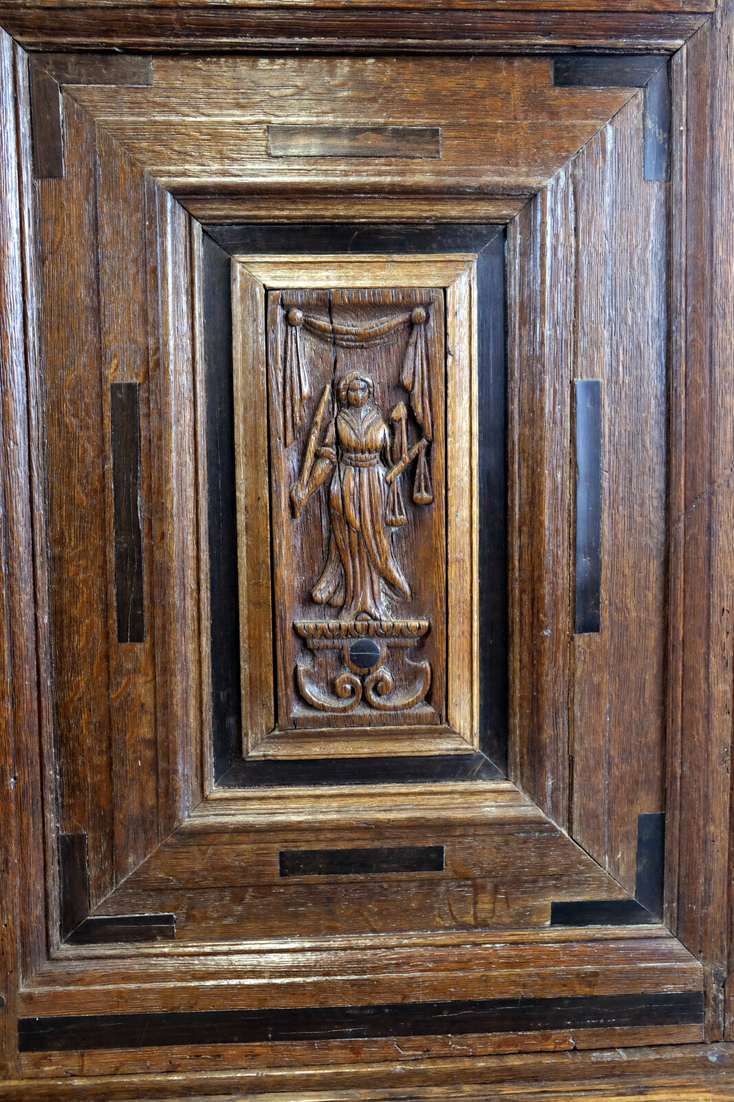 Fine Dutch 17th Century paneled Cabinet 