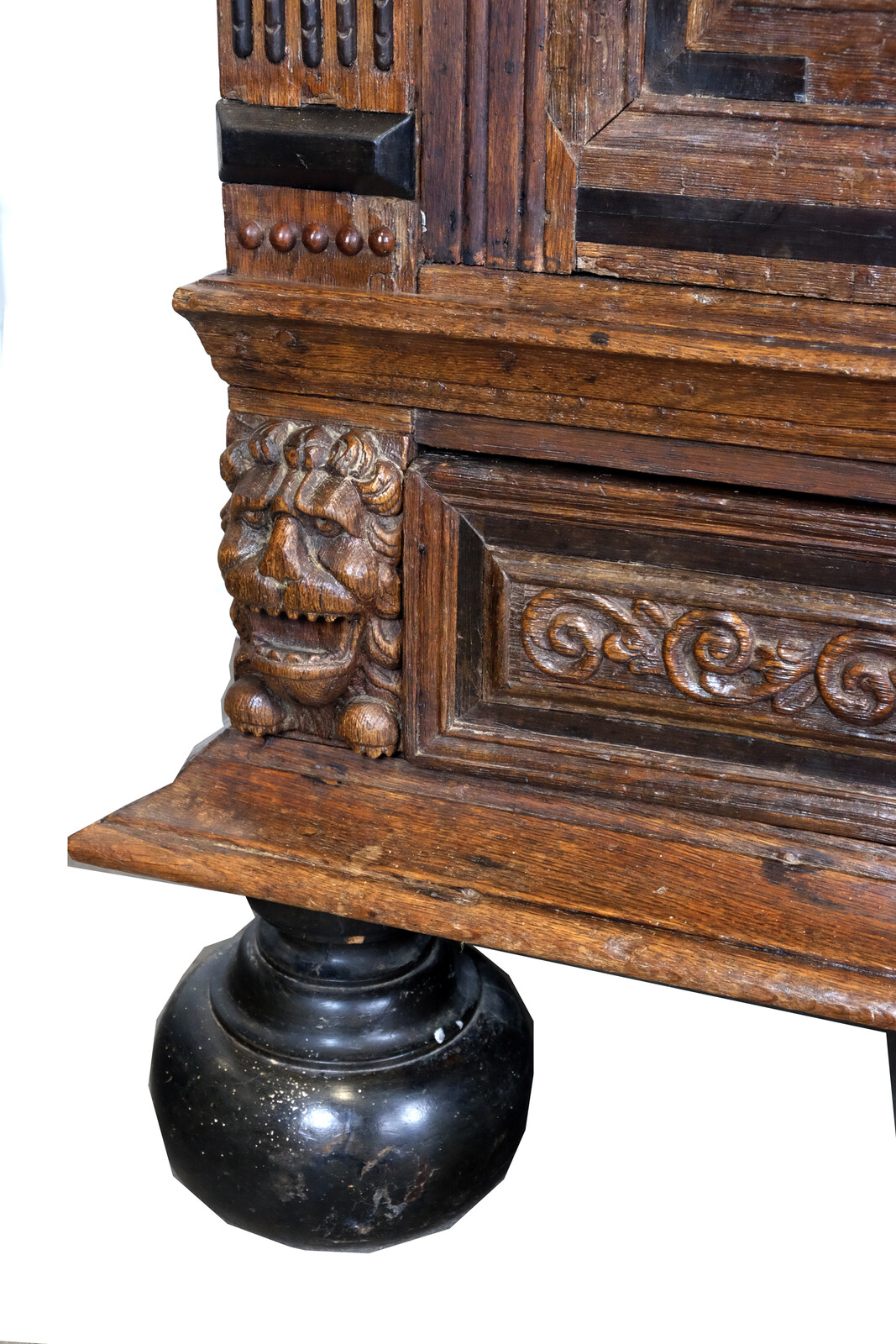 Fine Dutch 17th Century paneled Cabinet 