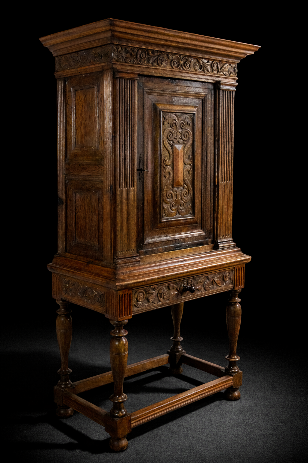 Fine Dutch 17th century Table Cabinet 