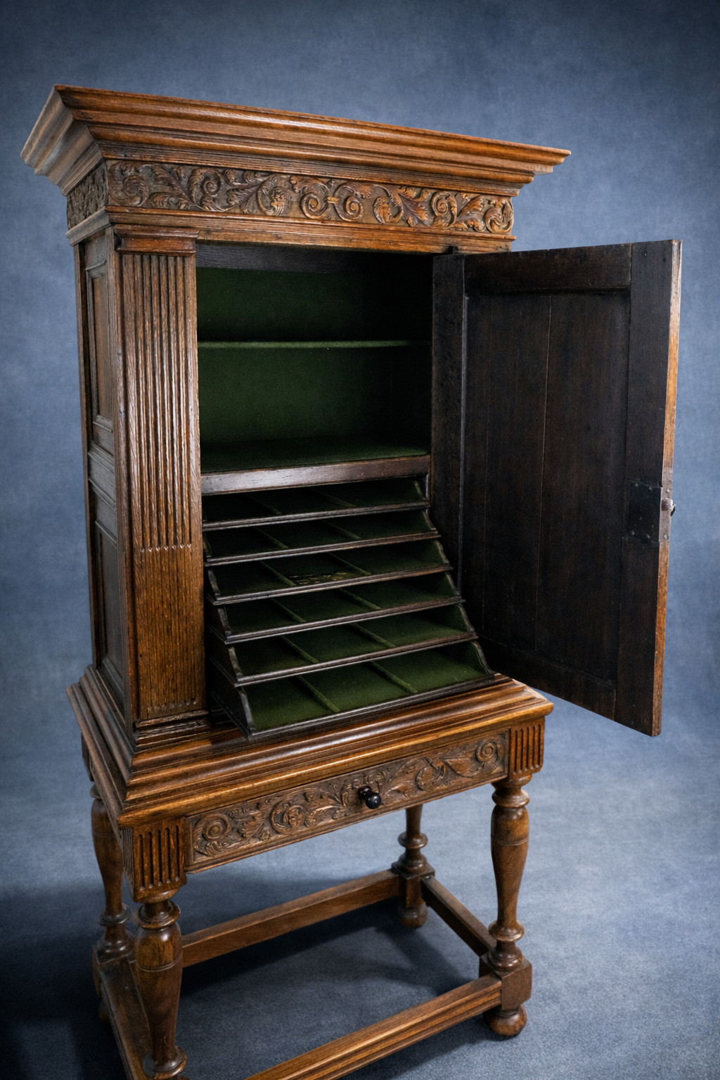 Fine Dutch 17th century Table Cabinet 