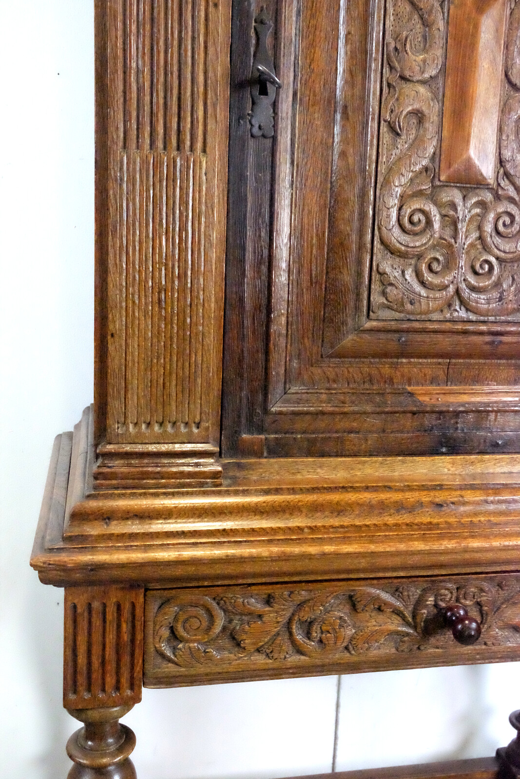 Fine Dutch 17th century Table Cabinet 