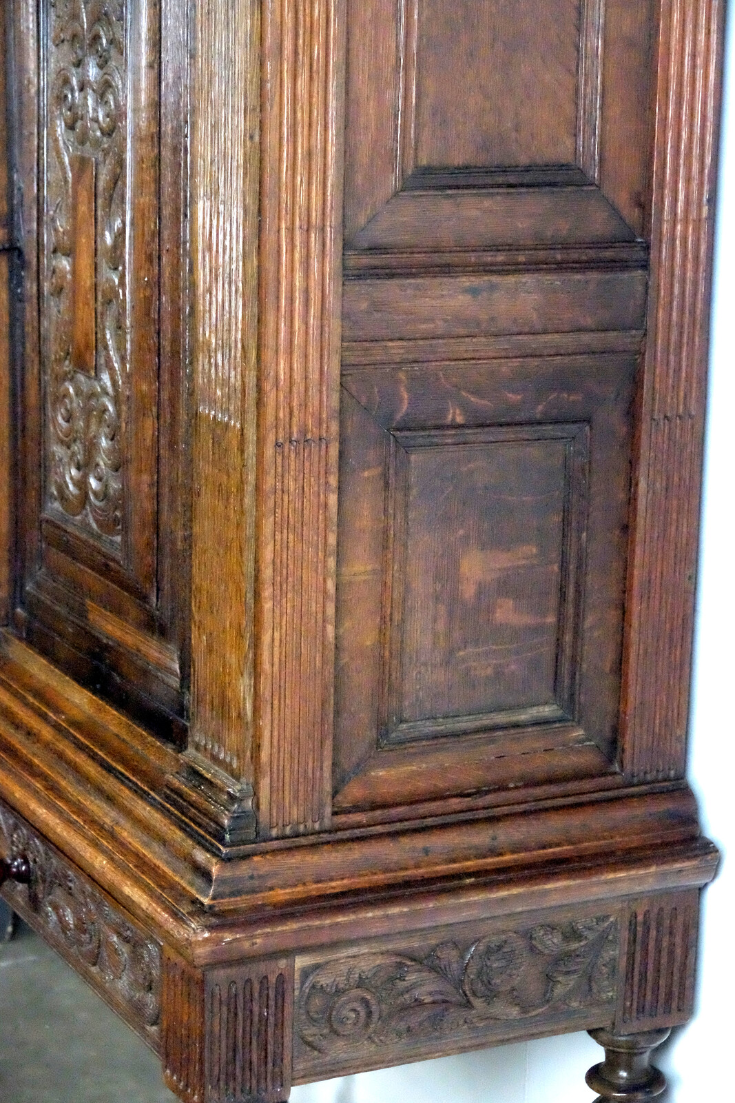 Fine Dutch 17th century Table Cabinet 