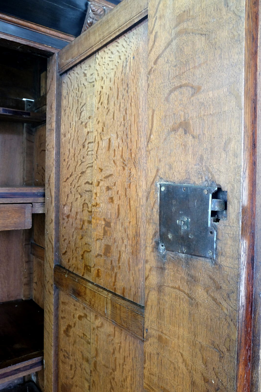 Fine Dutch 17th centyry Arched Cabinet