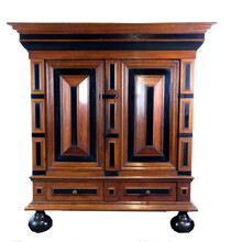 Fine Dutch 18th century Kussenkast, Cushion Cabinet