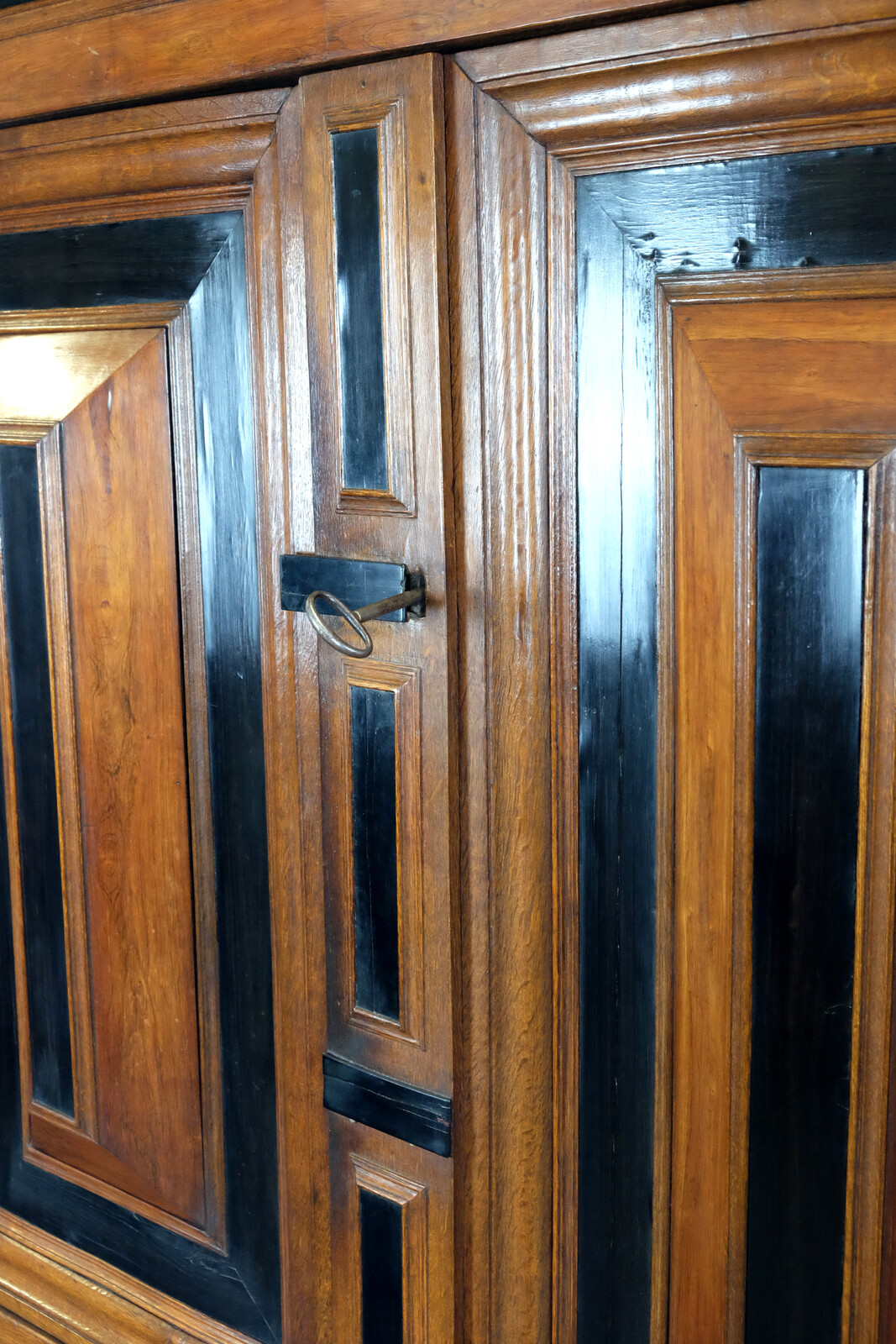 Fine Dutch 18th century Kussenkast, Cushion Cabinet