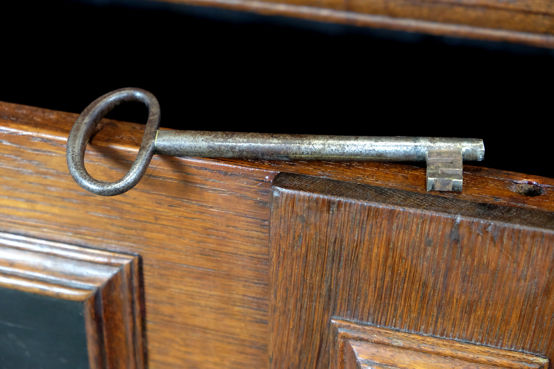 Fine Dutch 18th century Kussenkast, Cushion Cabinet