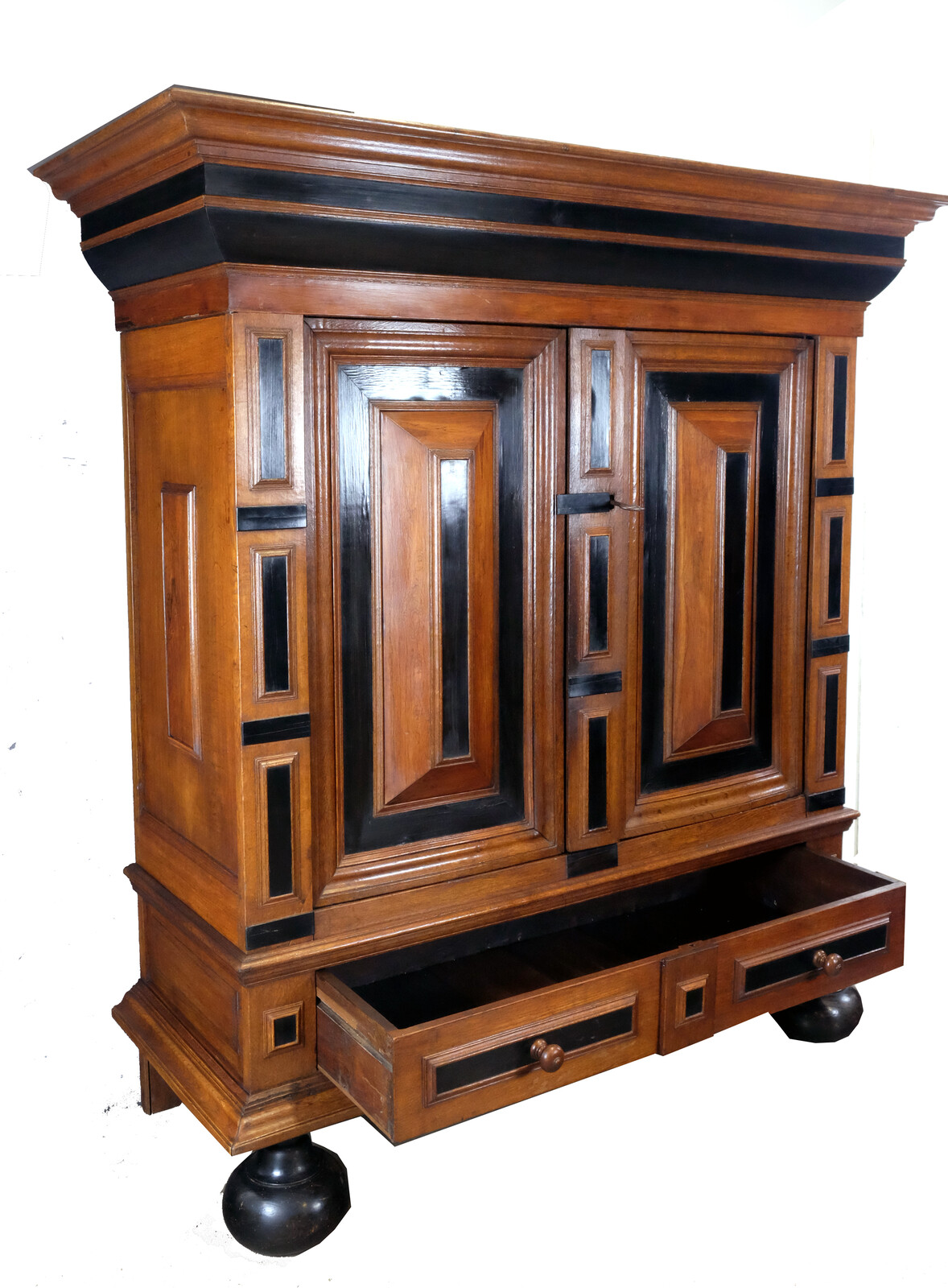 Fine Dutch 18th century Kussenkast, Cushion Cabinet