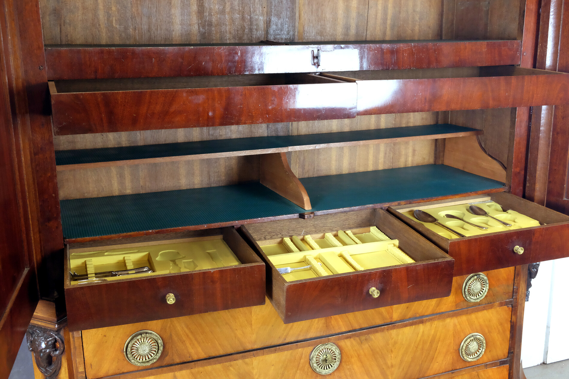 Fine Mahogany Cabinet 1790 