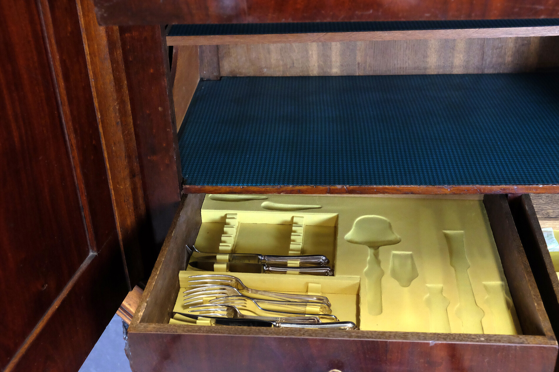 Fine Mahogany Cabinet 1790 