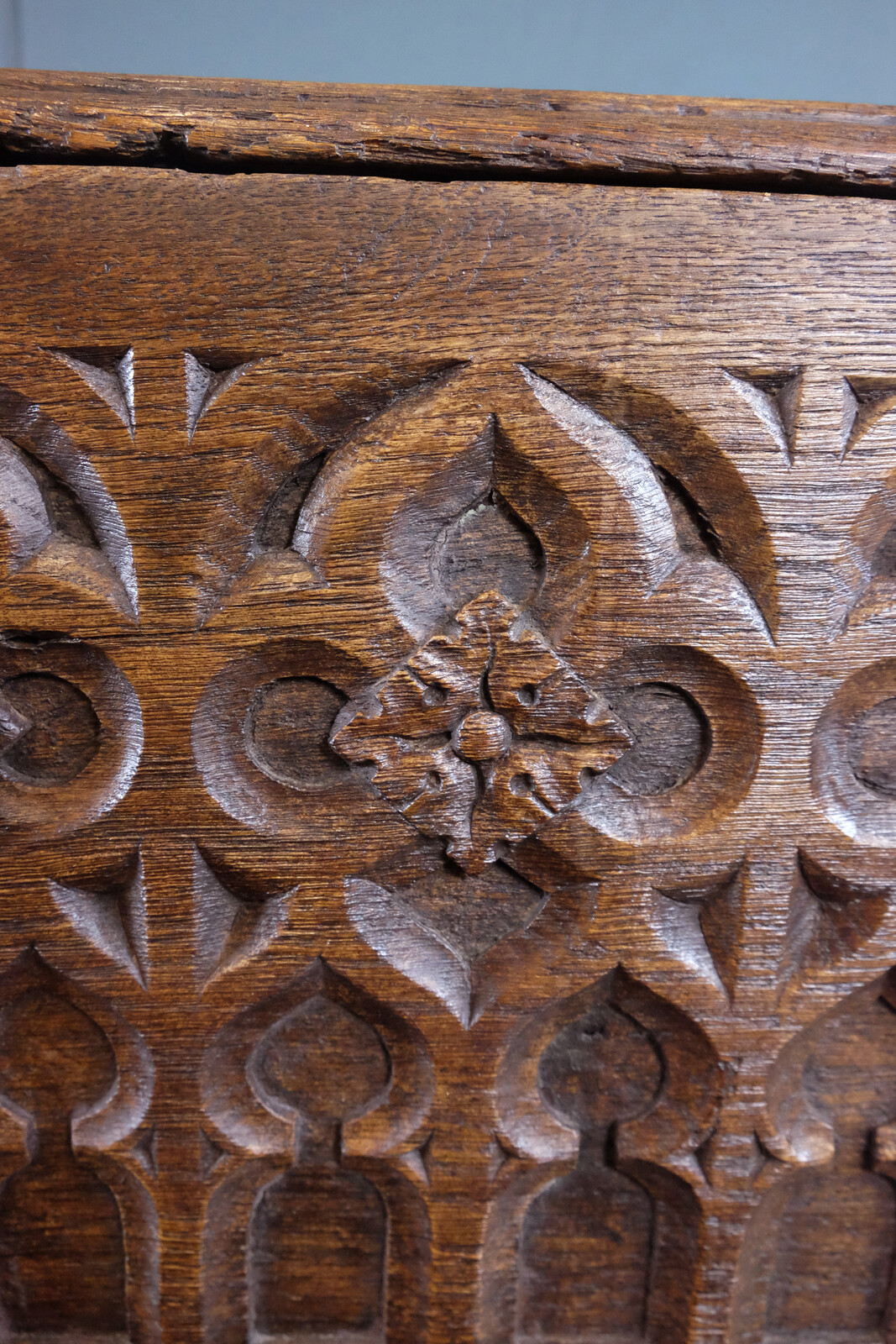 Gothic chest Oak 