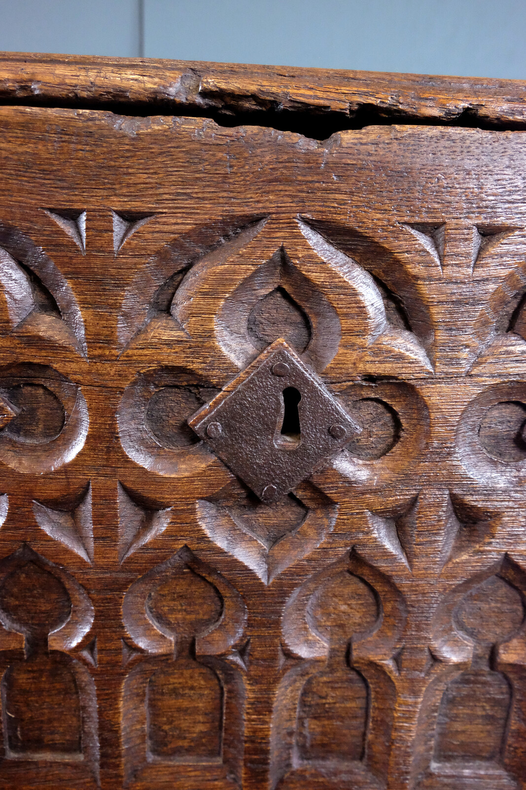 Gothic chest Oak 
