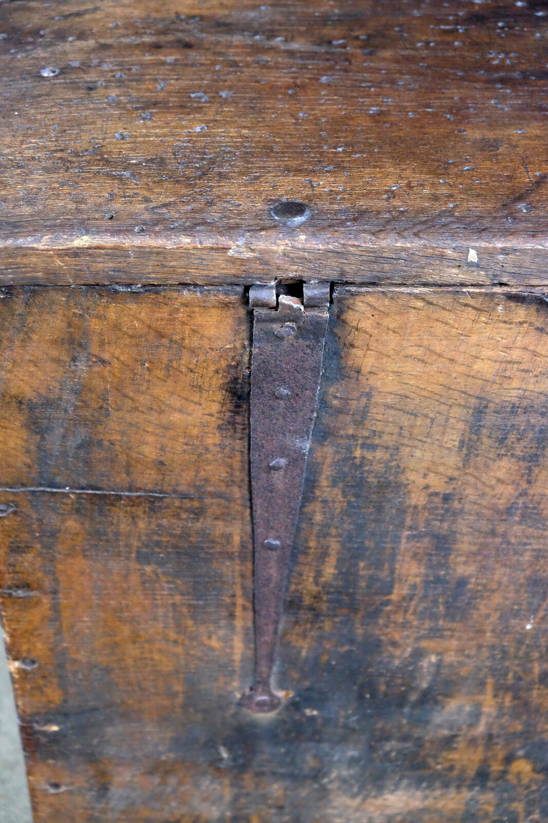 Gothic chest Oak 