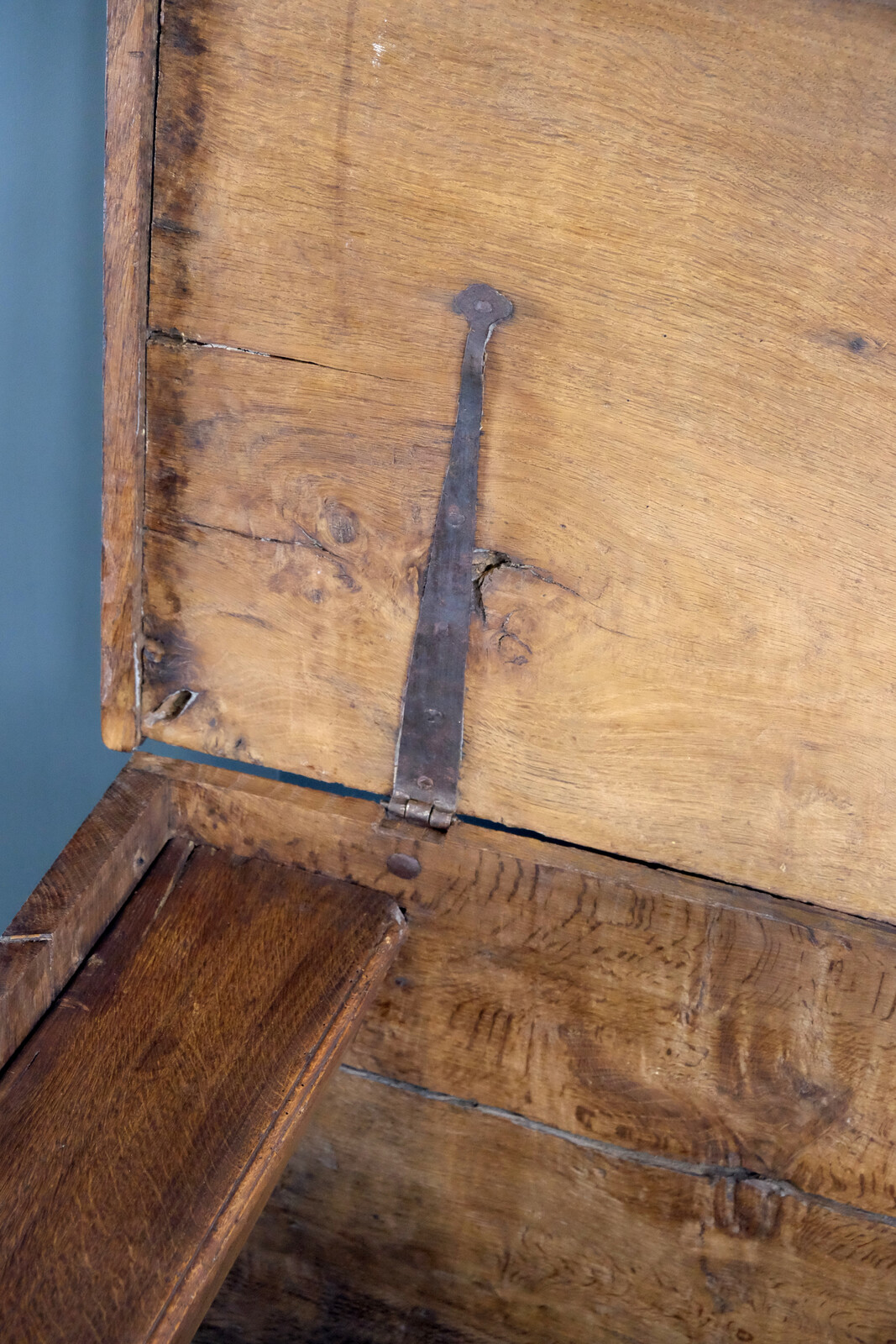 Gothic chest Oak 