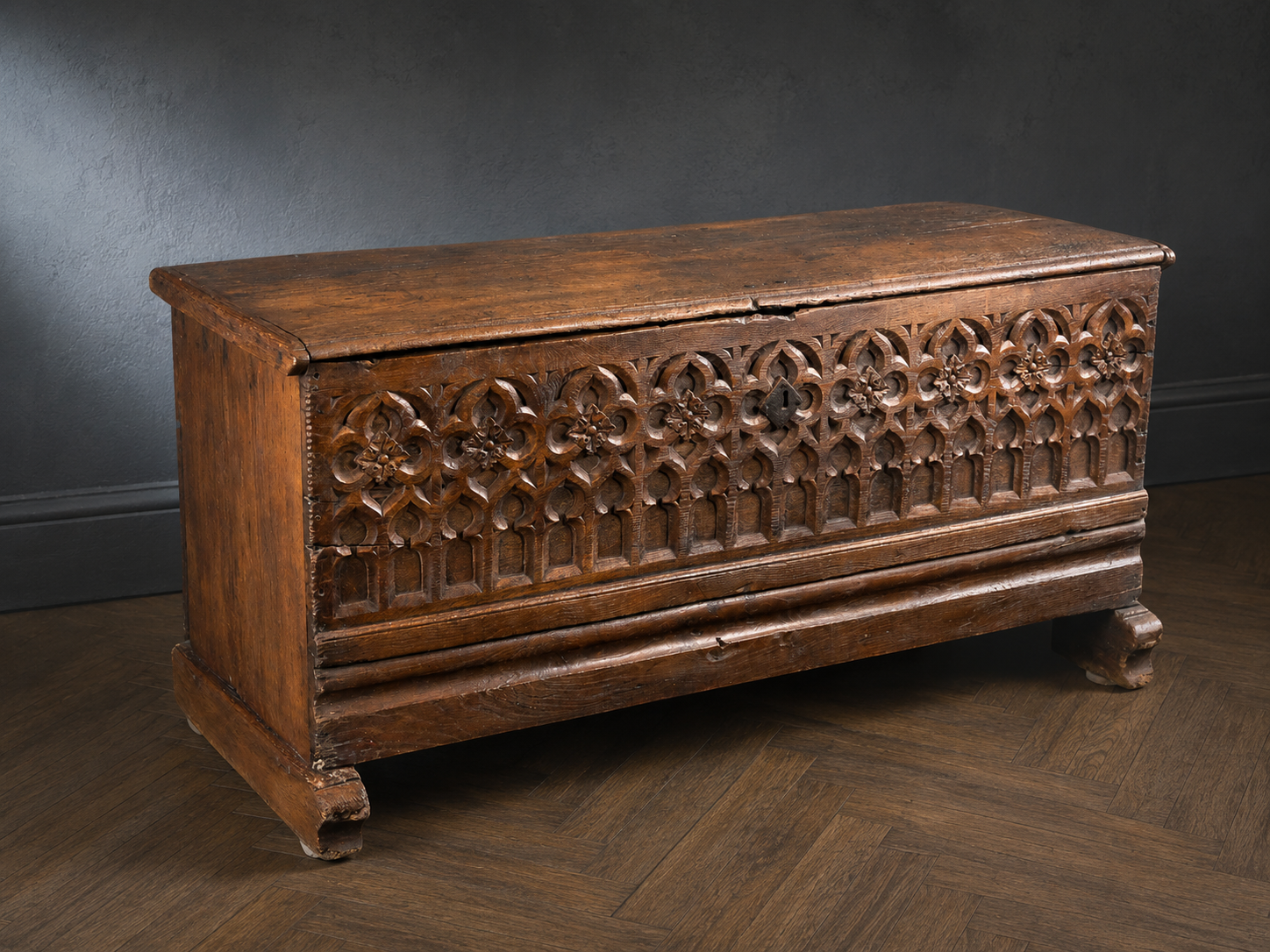 Gothic chest Oak 