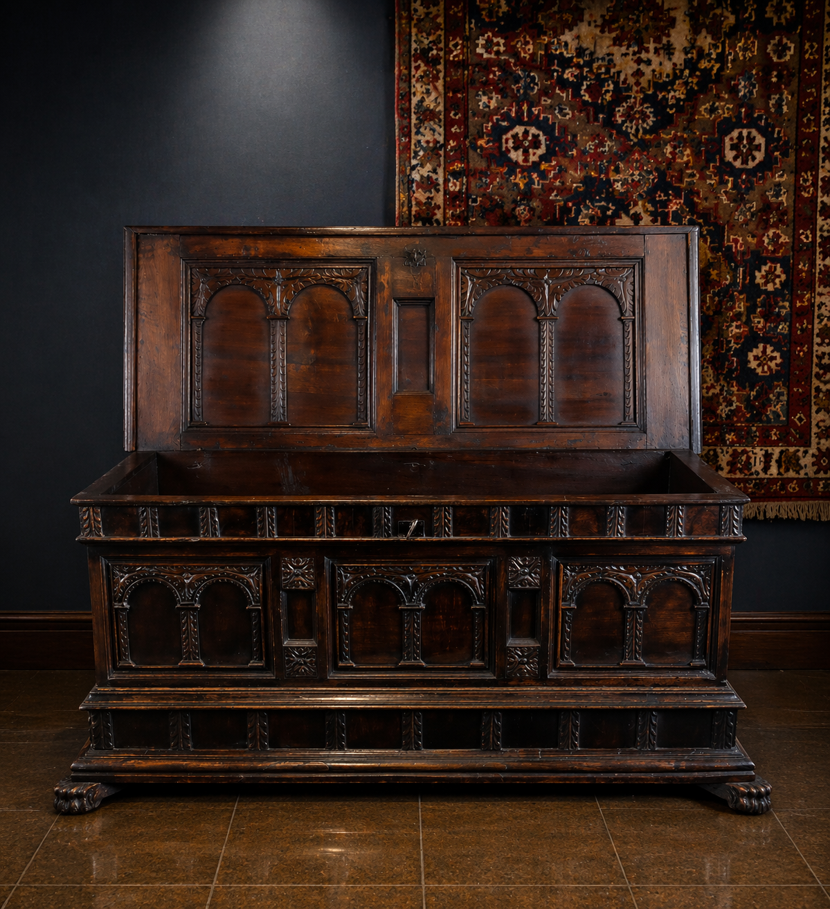 Italia Cassone walnut 18th century 