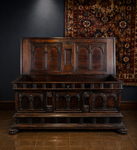 Italia Cassone walnut 18th century 