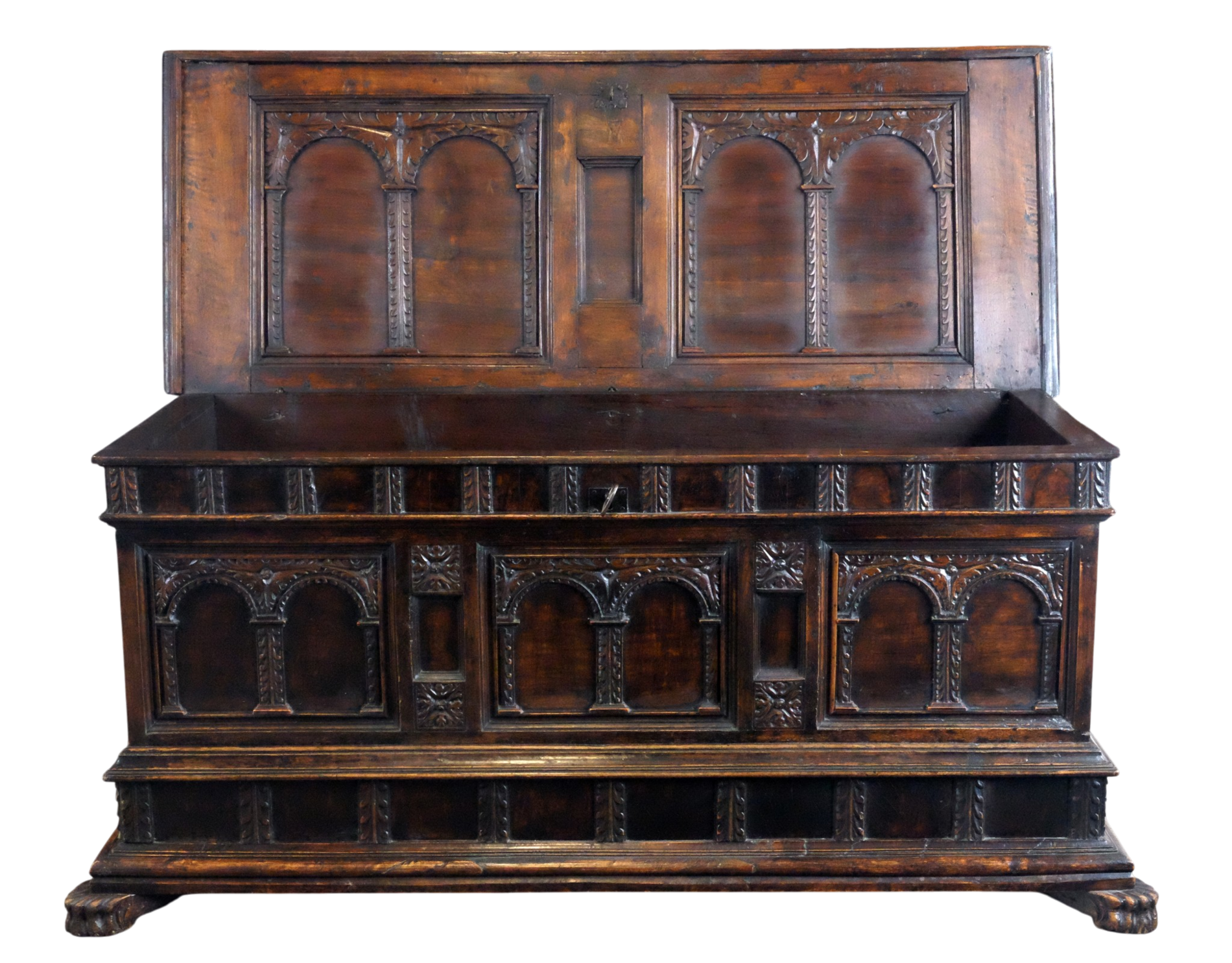 Italia Cassone walnut 18th century 