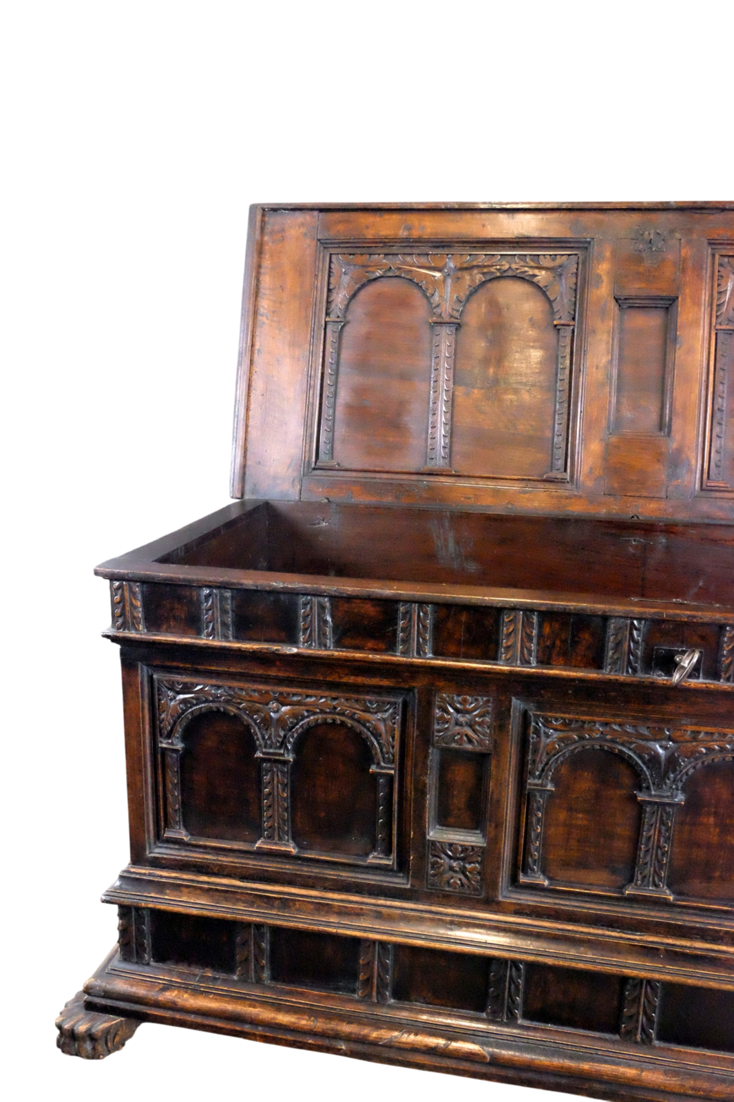 Italia Cassone walnut 18th century 