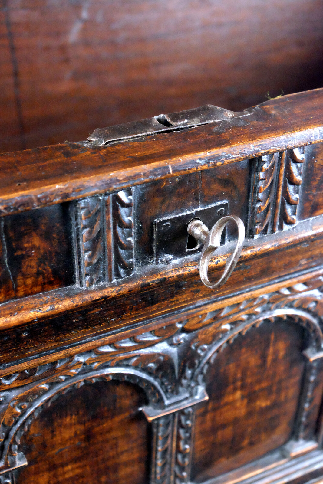 Italia Cassone walnut 18th century 