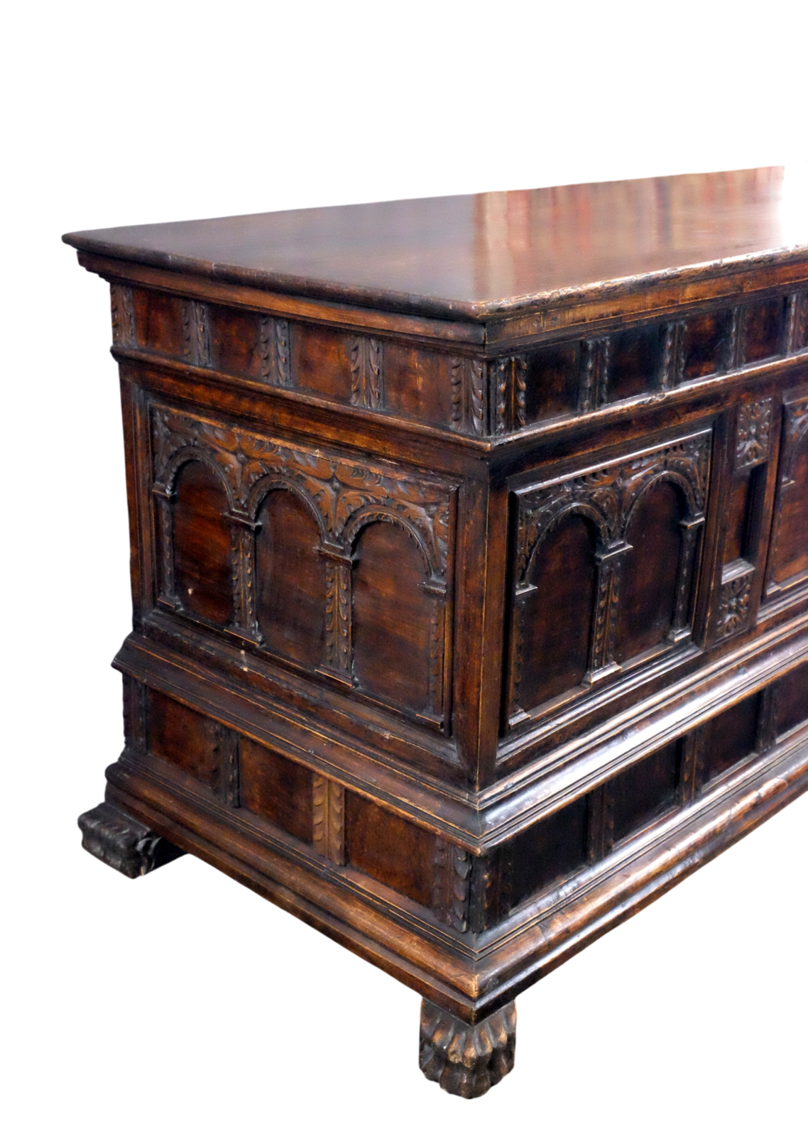 Italia Cassone walnut 18th century 