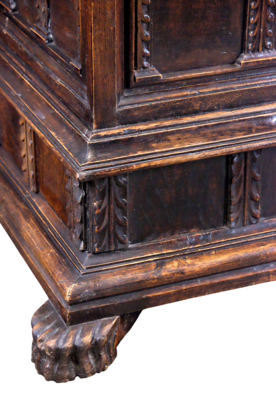 Italia Cassone walnut 18th century 