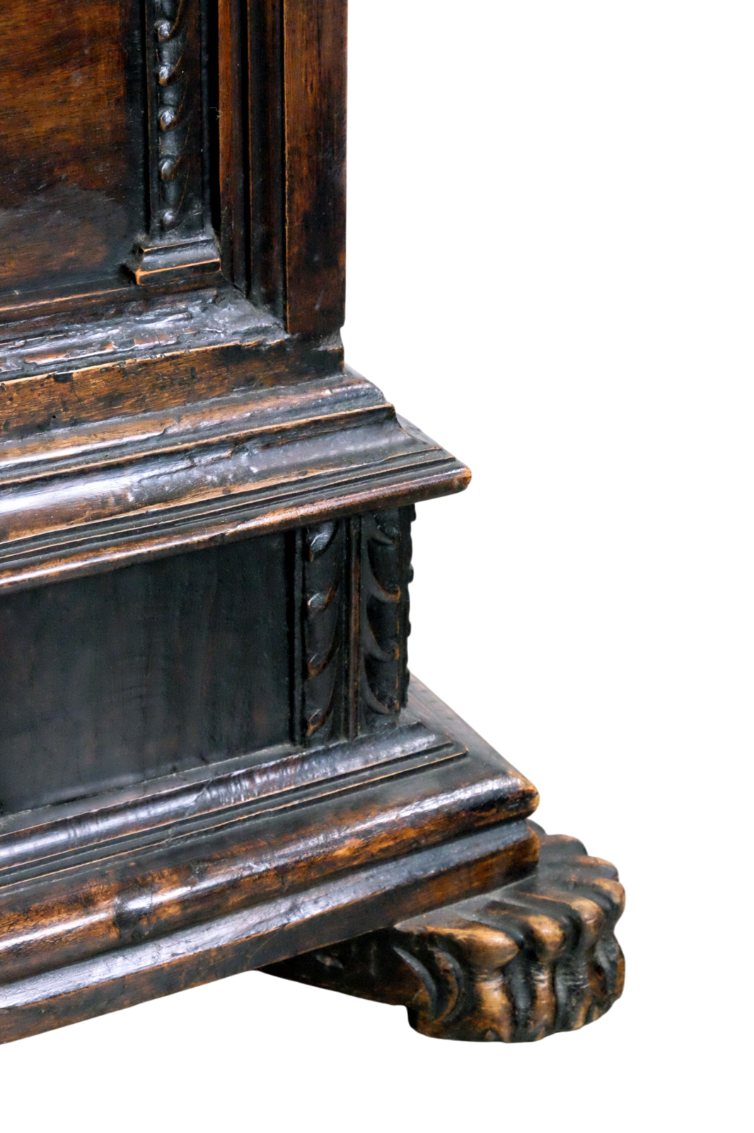 Italia Cassone walnut 18th century 