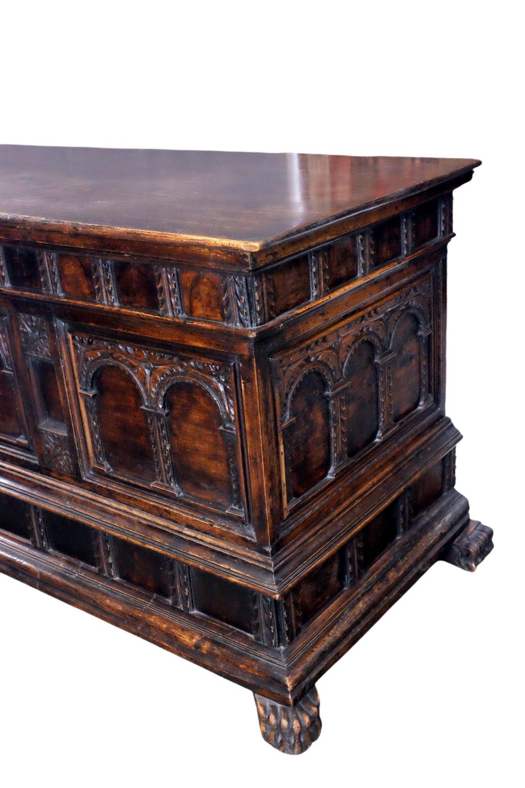 Italia Cassone walnut 18th century 