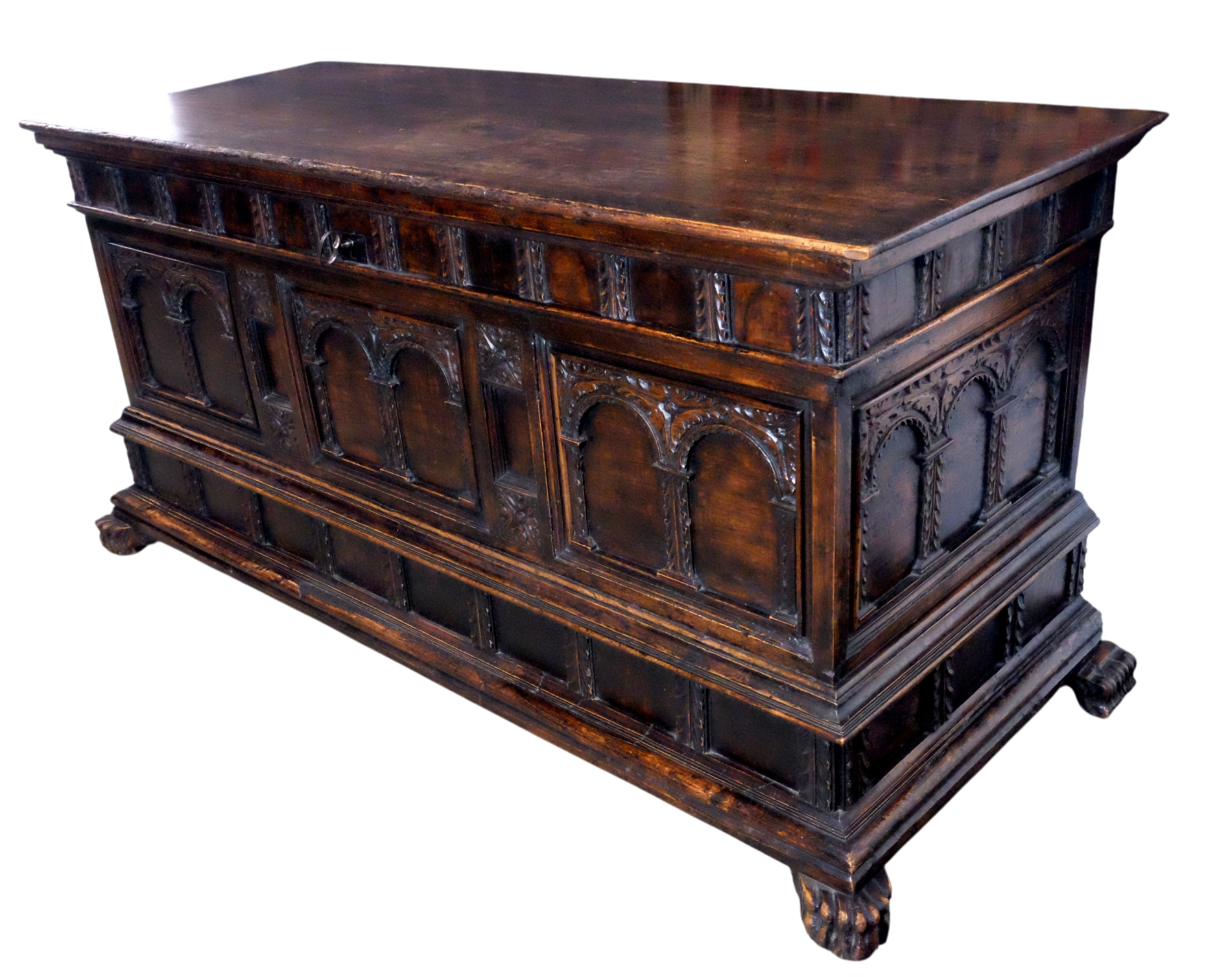 Italia Cassone walnut 18th century 