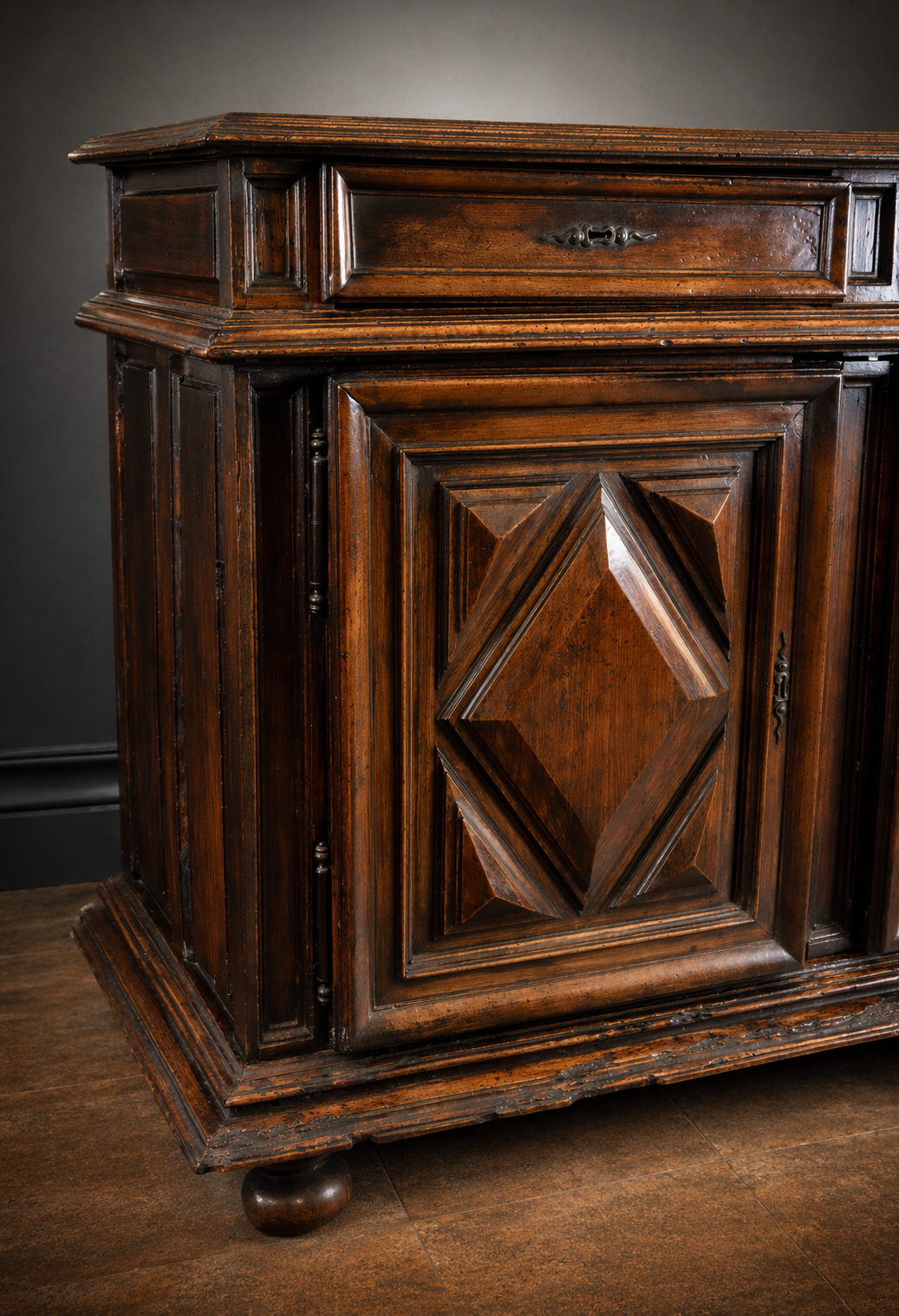 Italian Sideboard walnut 18th century 