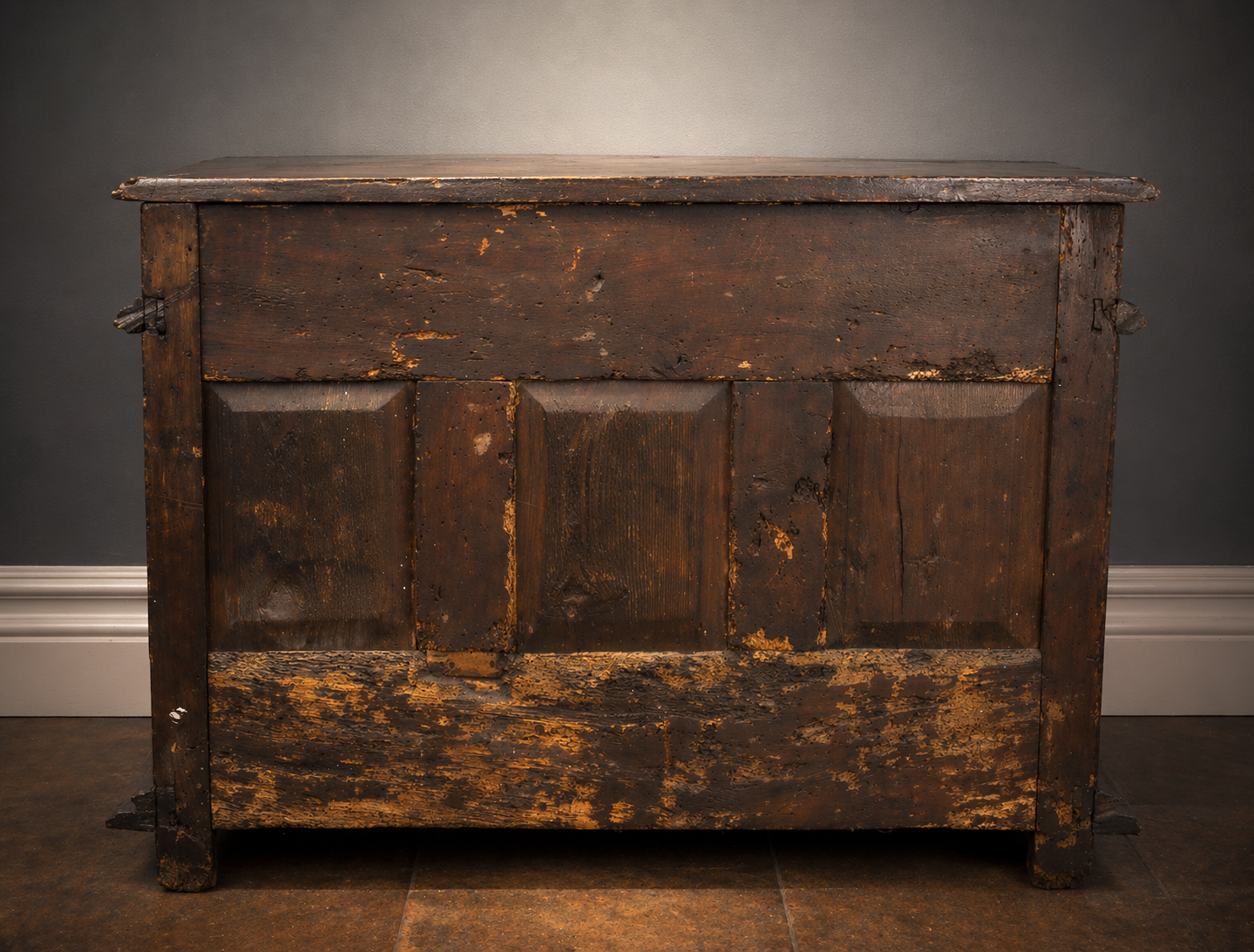 Italian Sideboard walnut 18th century 