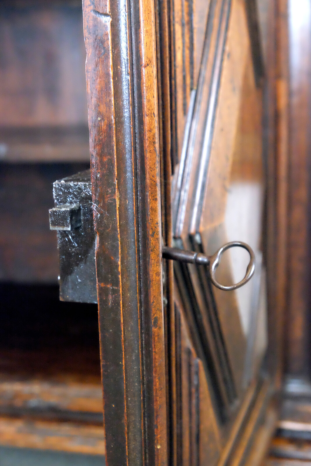 Italian Sideboard walnut 18th century 