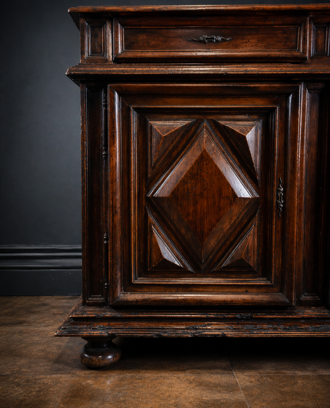 Italian Sideboard walnut 18th century 