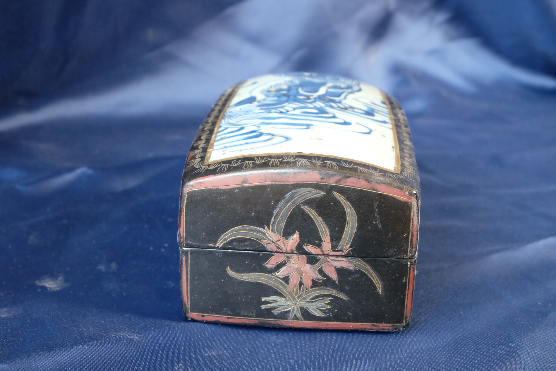 Lacquerware box
