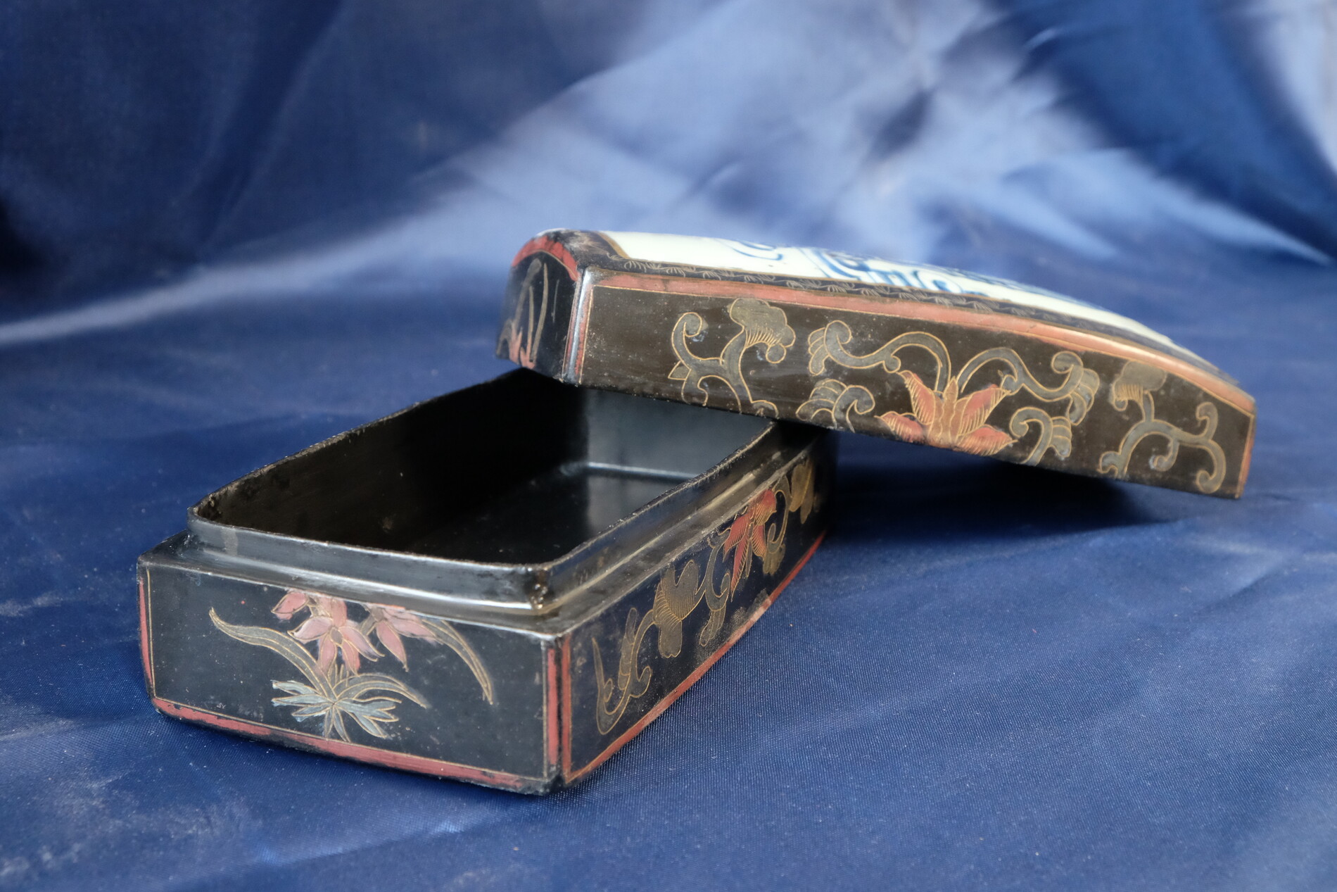 Lacquerware box
