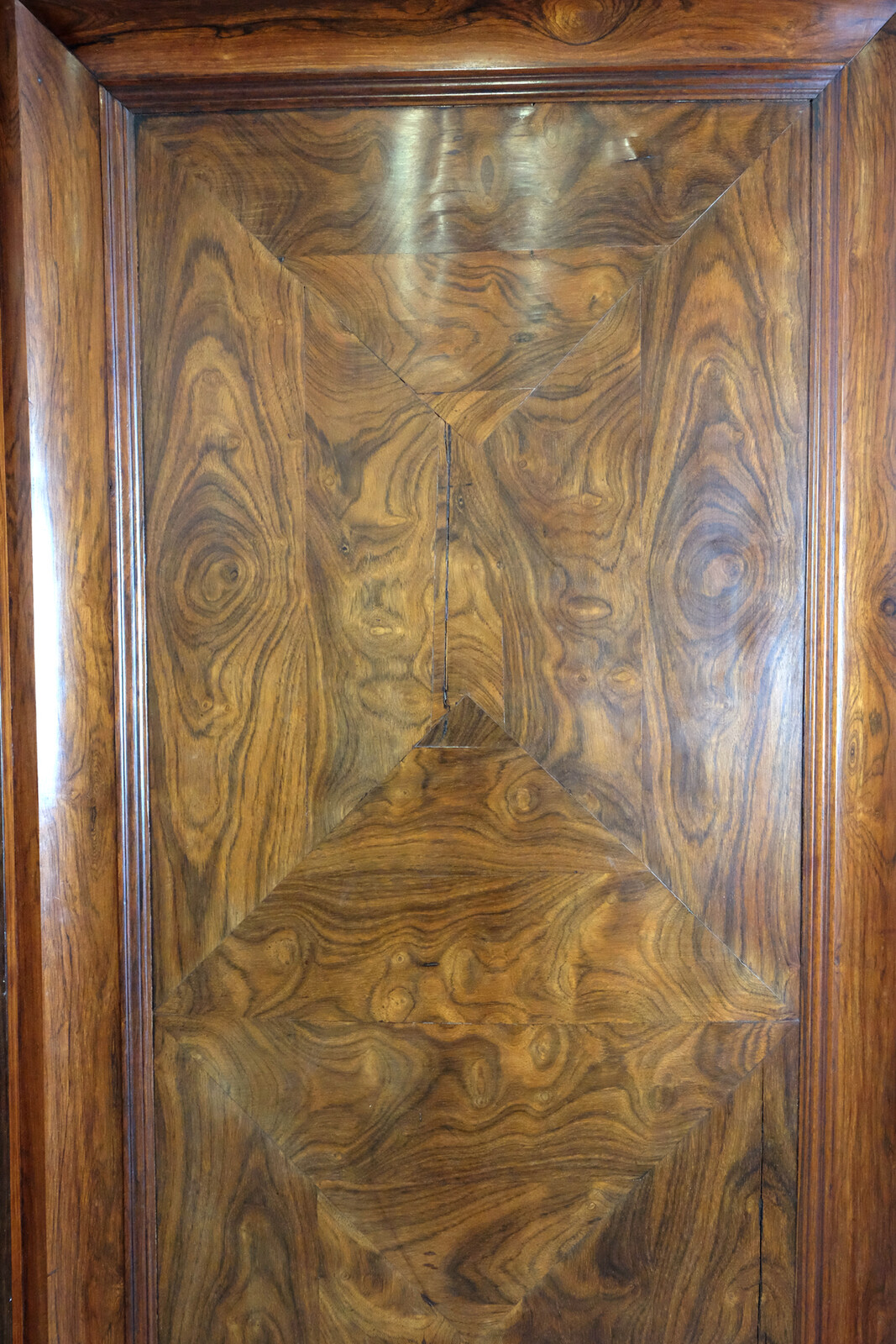 Rosewood Rankenkast 