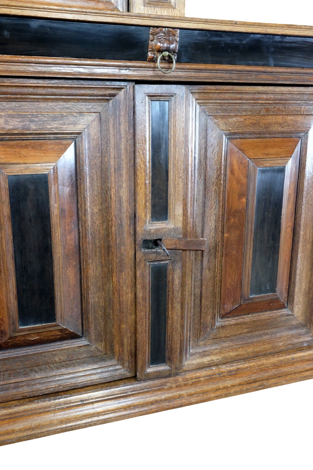 Stylish Dutch four-door Kussenkast