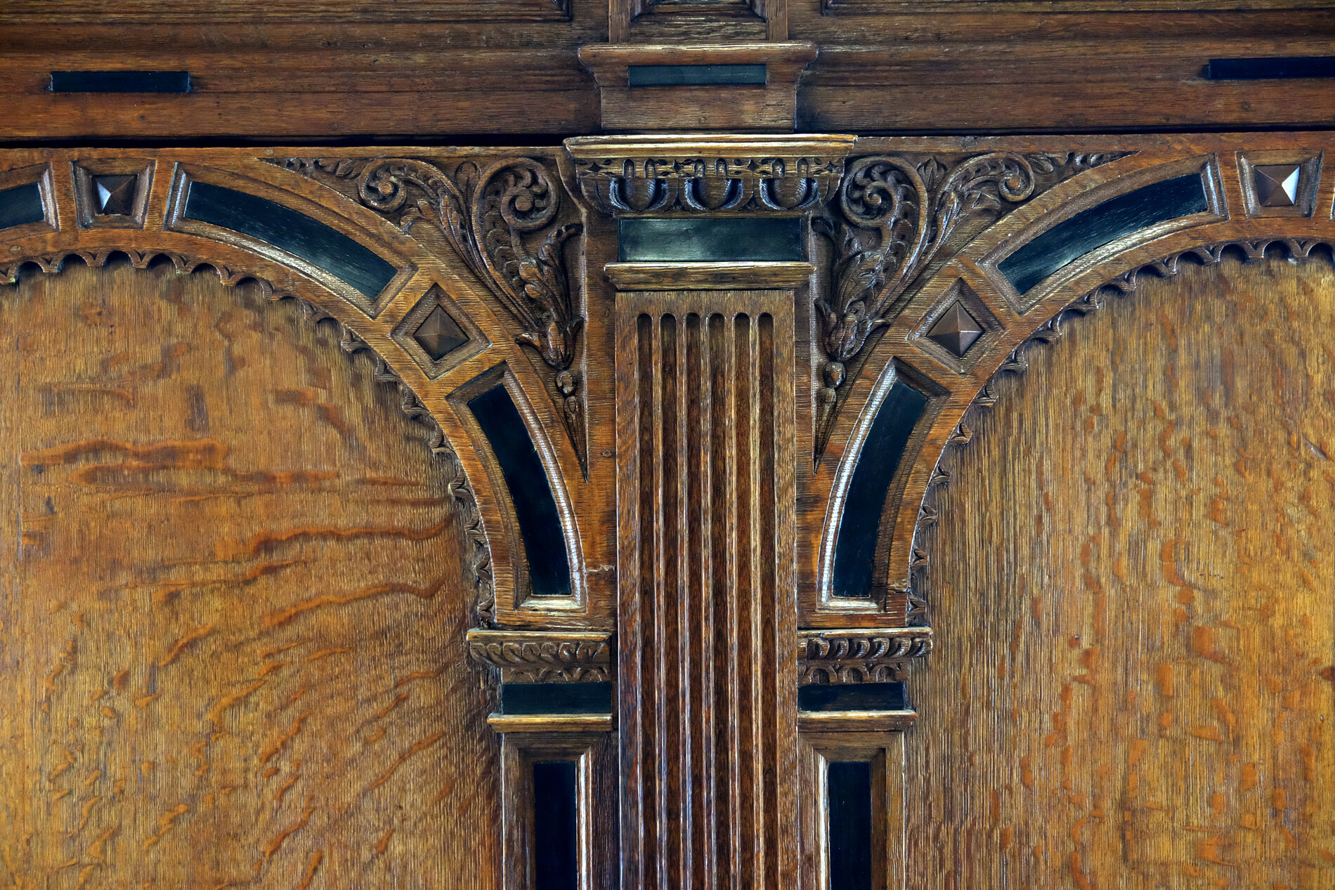 Toogkast, Arched Doors Cabinet