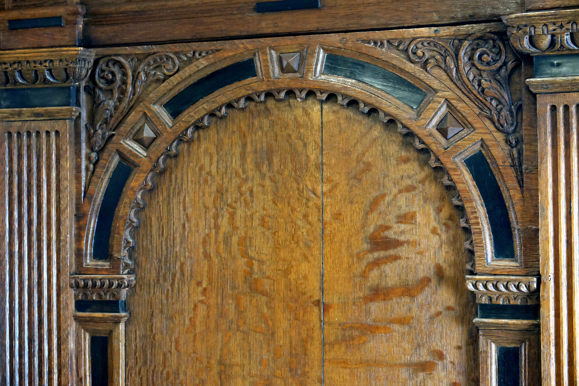 Toogkast, Arched Doors Cabinet