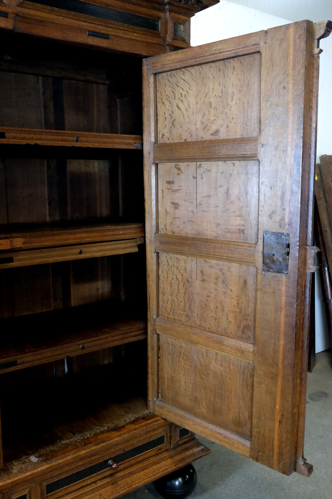 Toogkast, Arched Doors Cabinet