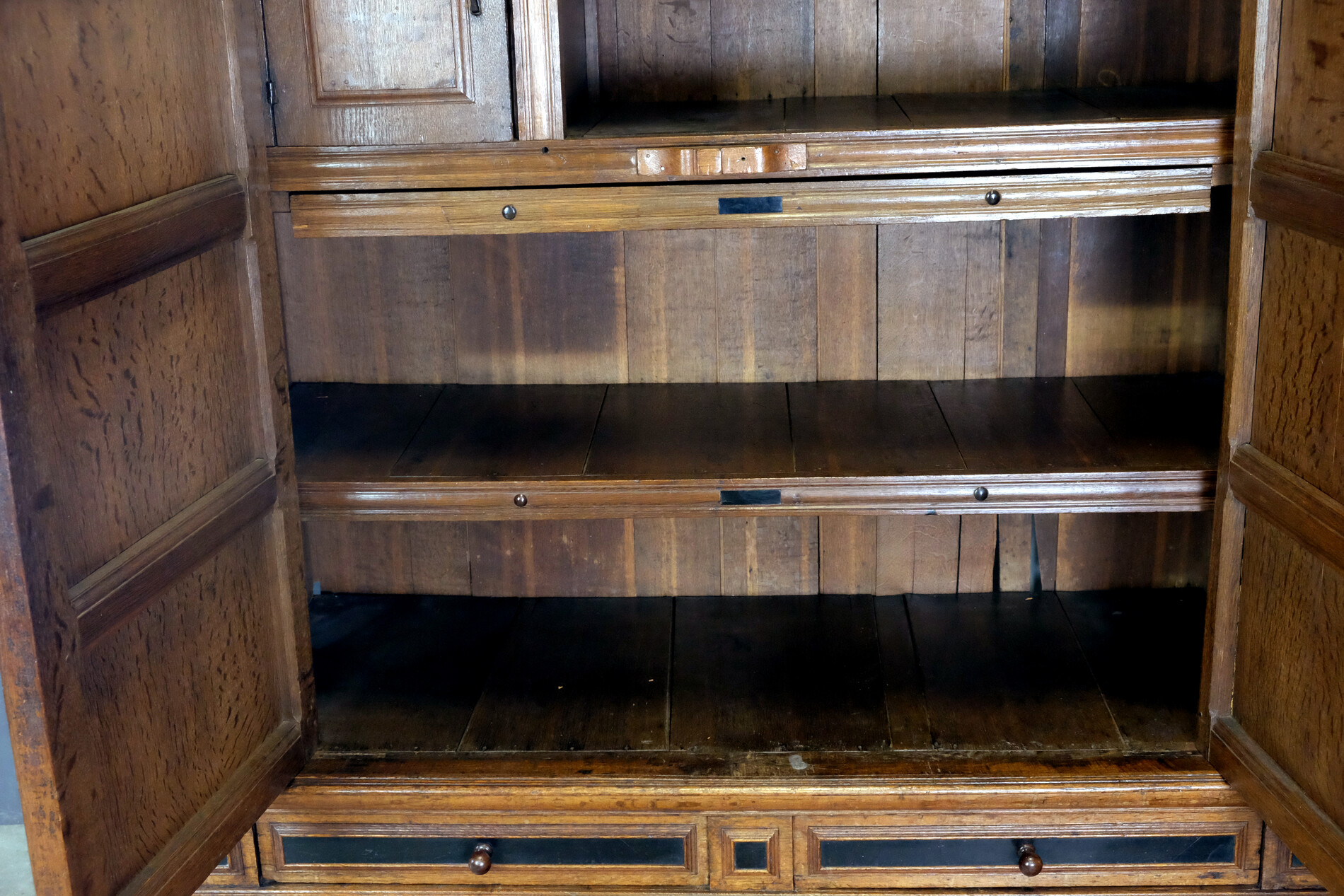 Toogkast, Arched Doors Cabinet