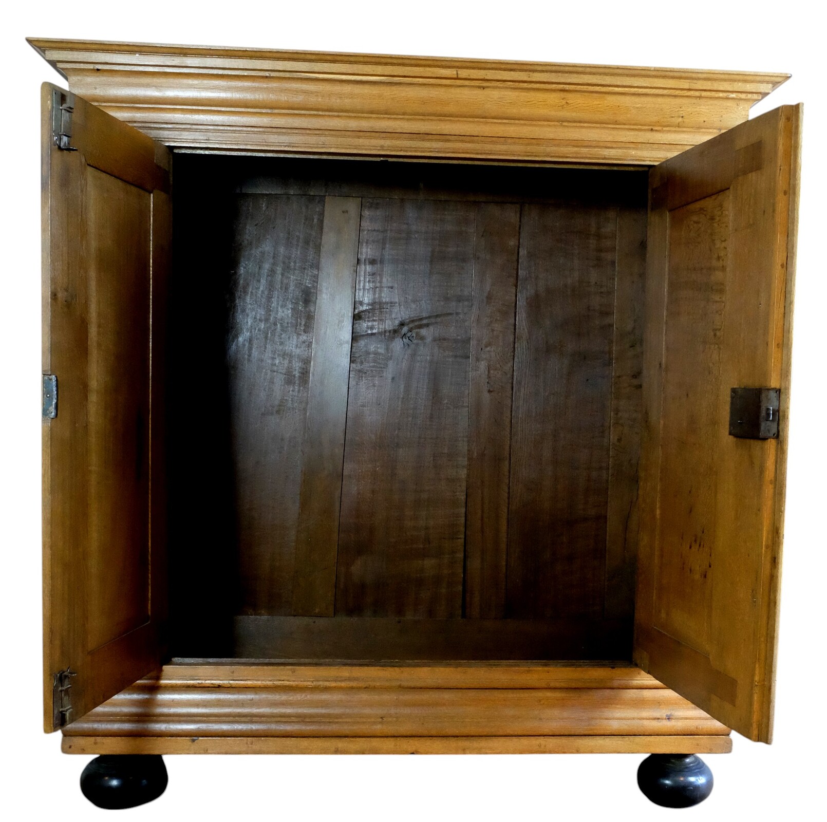 wardrobe from the Elzas
