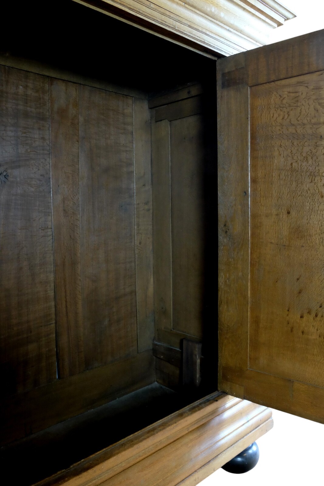 wardrobe from the Elzas