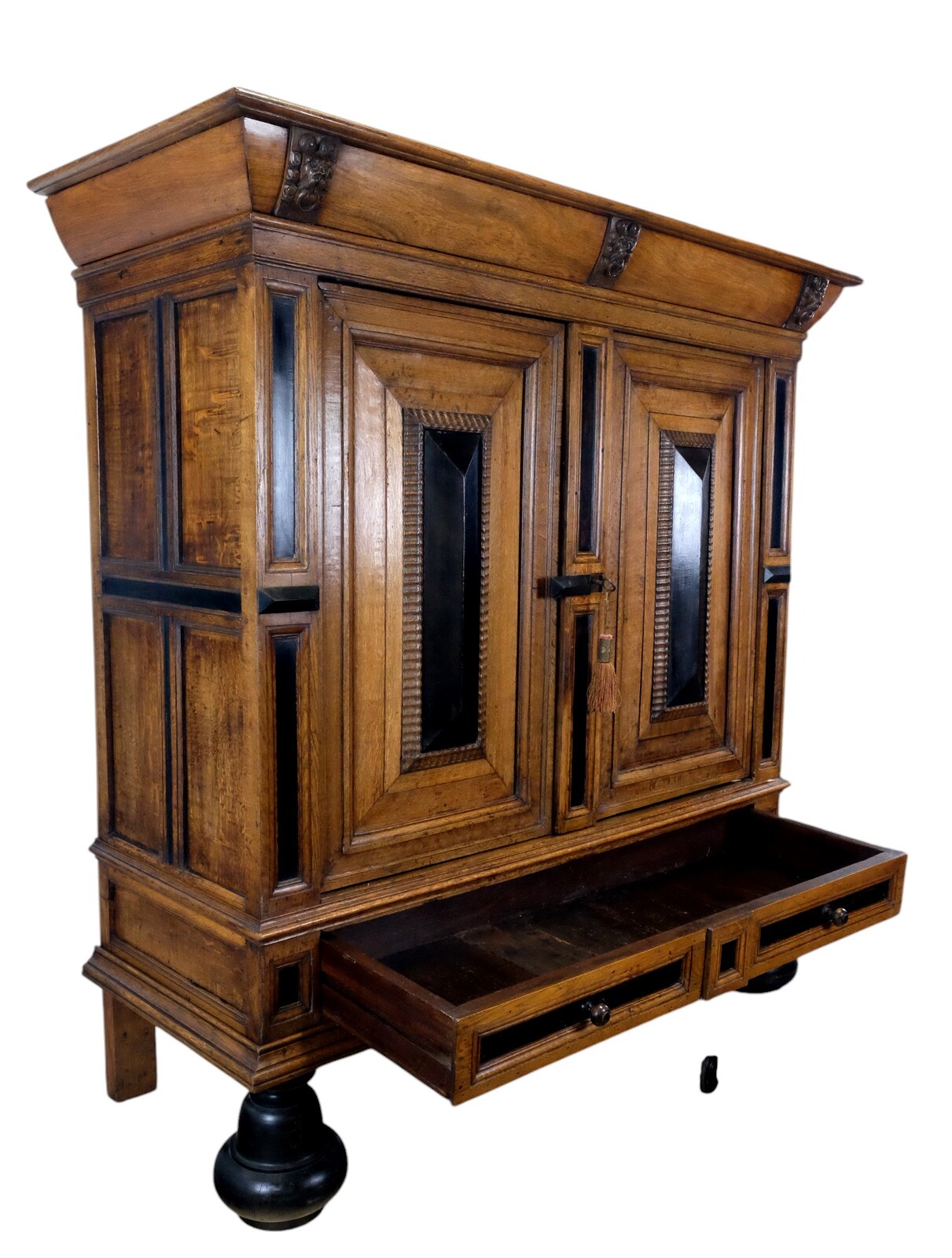 Zeeland 17th century Kussenkast 