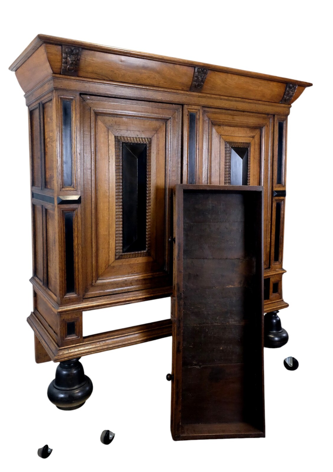 Zeeland 17th century Kussenkast 